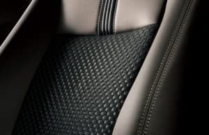 「特別仕様車 Crossover“Glam”」ダークブラウン＋ブラウンブラック×合成皮革＋ファブリック