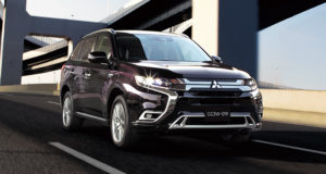 アウトランダーPHEVのフロント画像