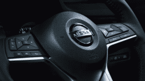 エクストレイルのステアリング画像